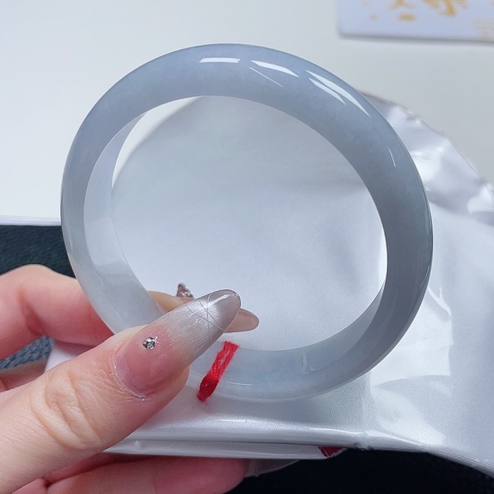 翡翠手镯未镶嵌缅甸