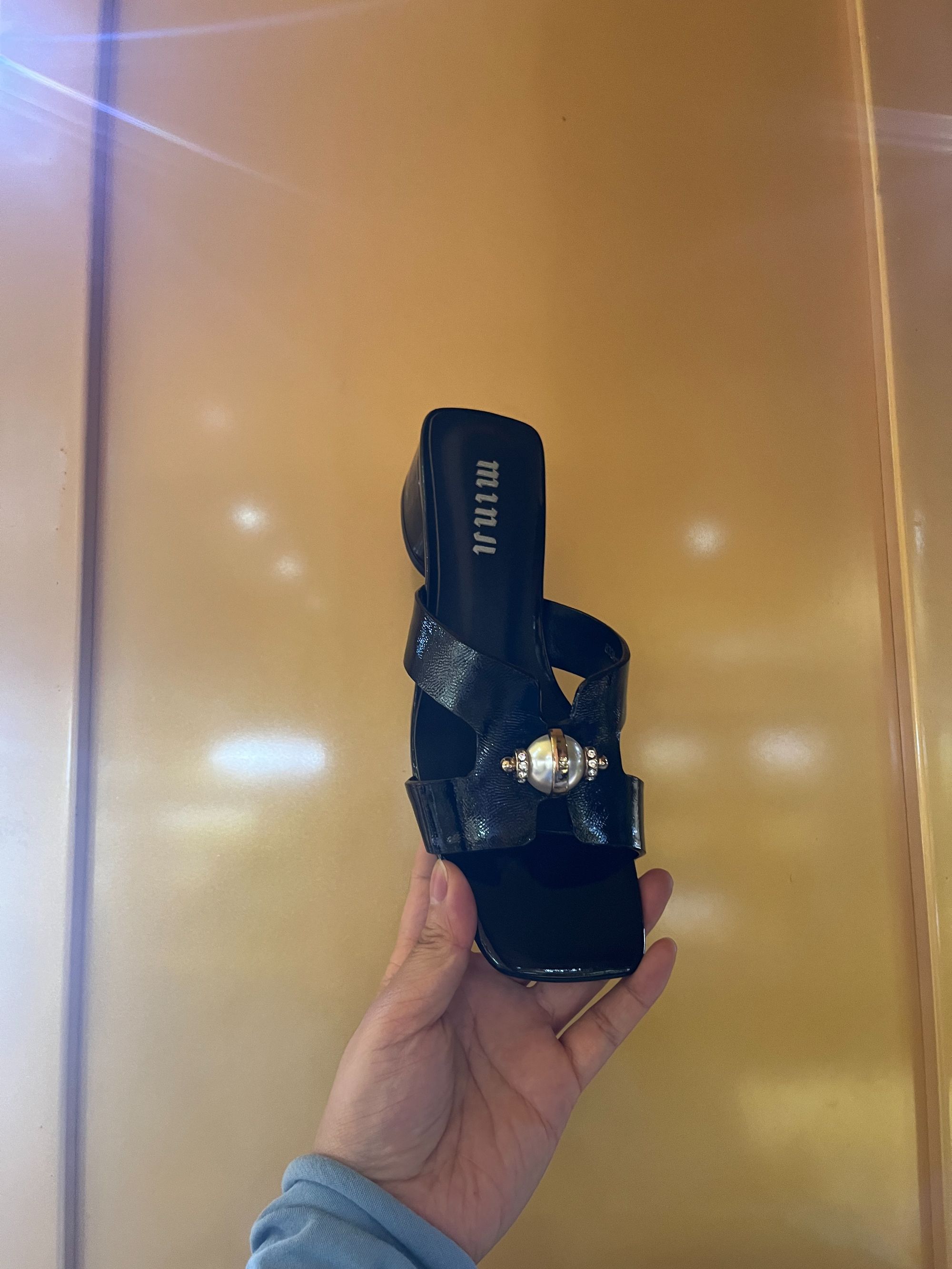 知足敏儿原创设计纯皮珍珠方根一字拖女鞋833a-1样品清版不退不换