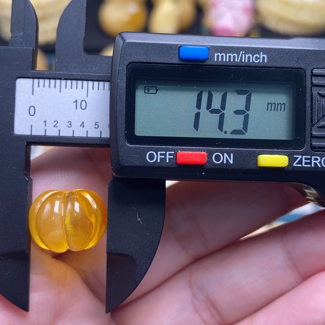 蜜蜡未镶嵌珠宝奇石