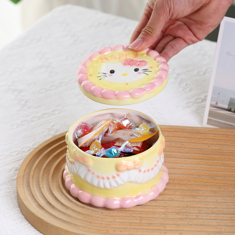 HelloKitty蛋糕陶瓷储物罐创意桌面饰品收纳盒家用客厅烟灰缸带盖