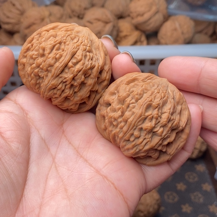 文玩核桃把件虎头王46尺核桃