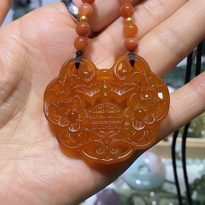 翡翠未镶嵌吊坠(赠链)