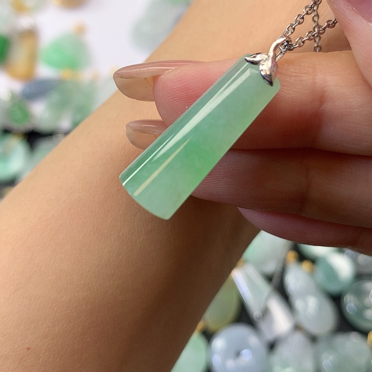 【闪购商品】翡翠吊坠(赠链)18K金镶嵌