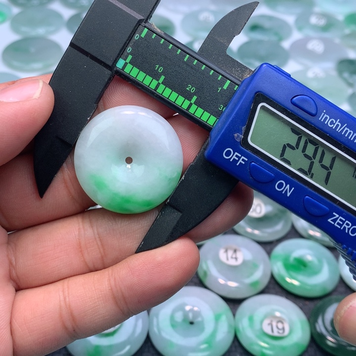 翡翠颈饰未镶嵌缅甸天然A货翡翠