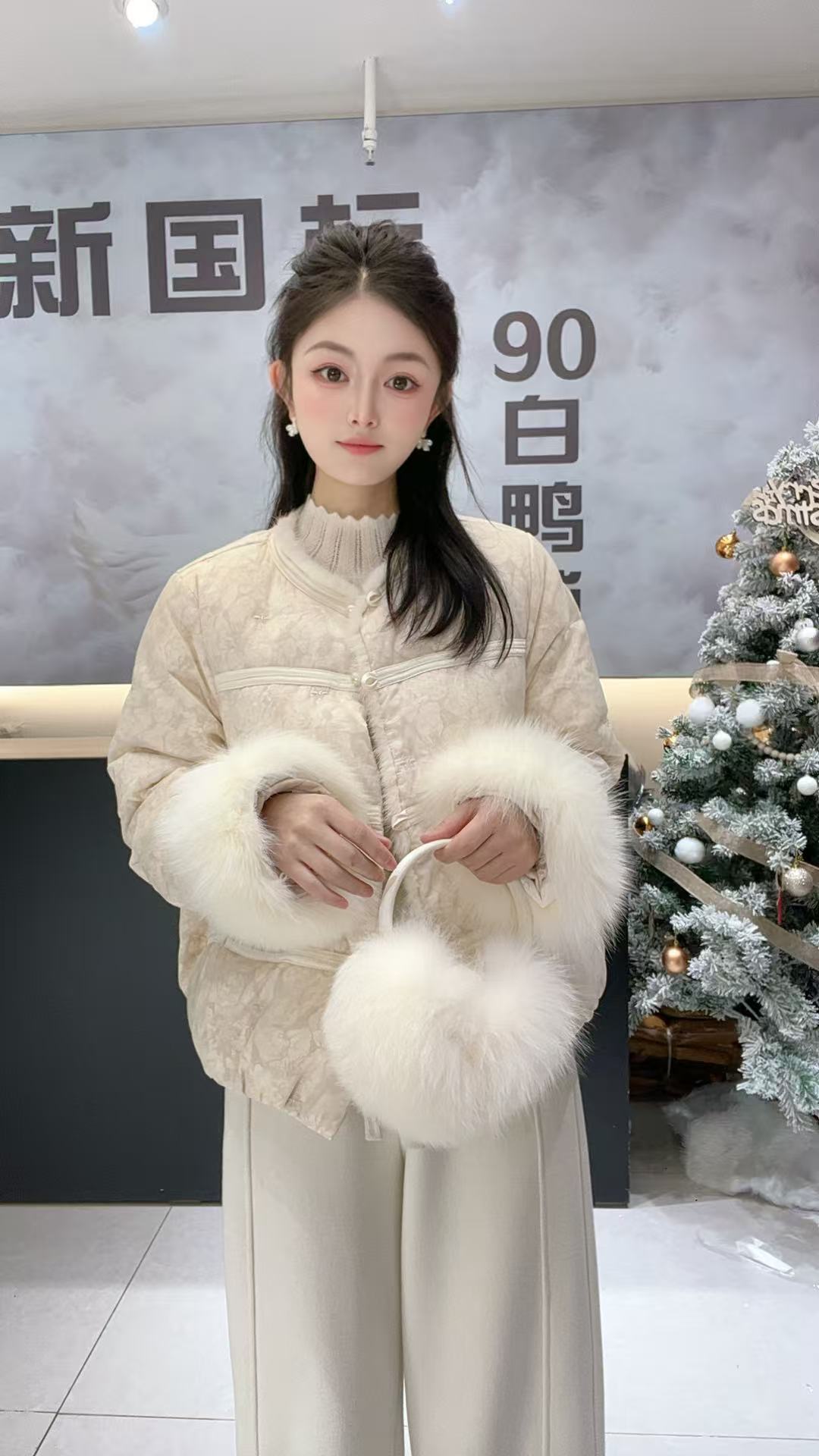 “富家千金”刺绣水貂国风中式气质短款羽绒服外套