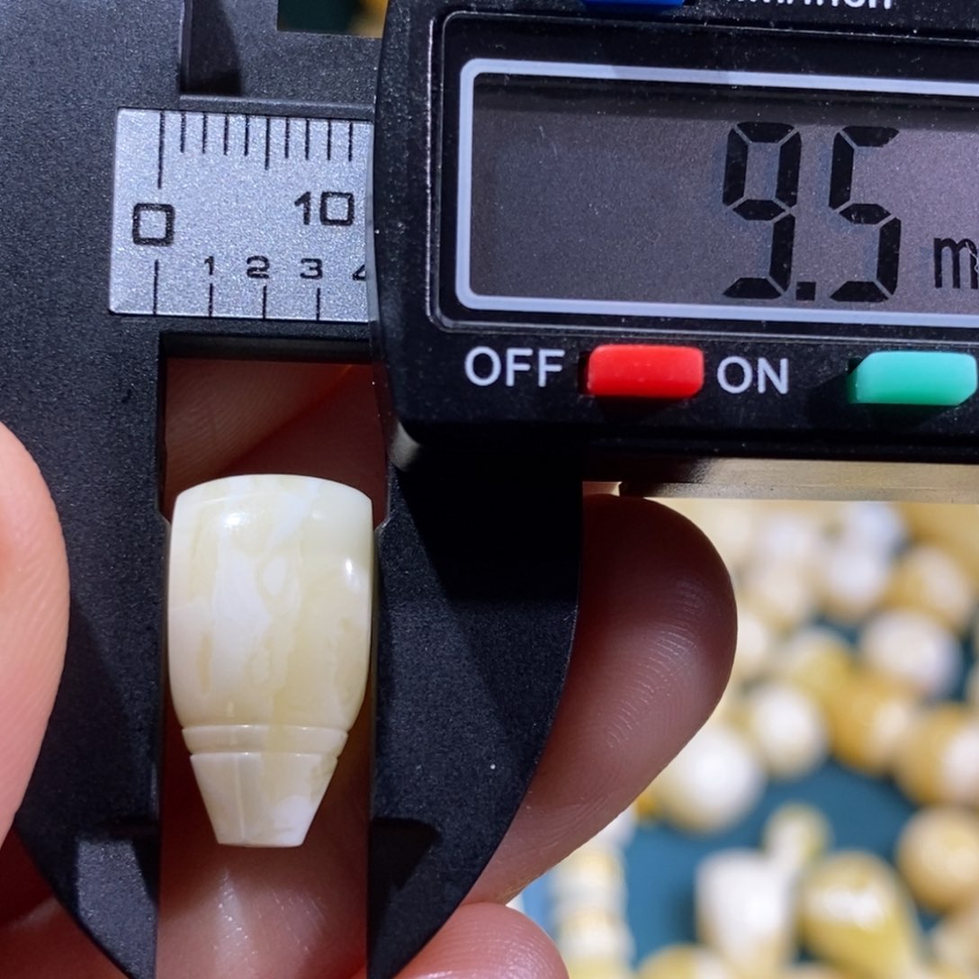 蜜蜡裸石未镶嵌配饰