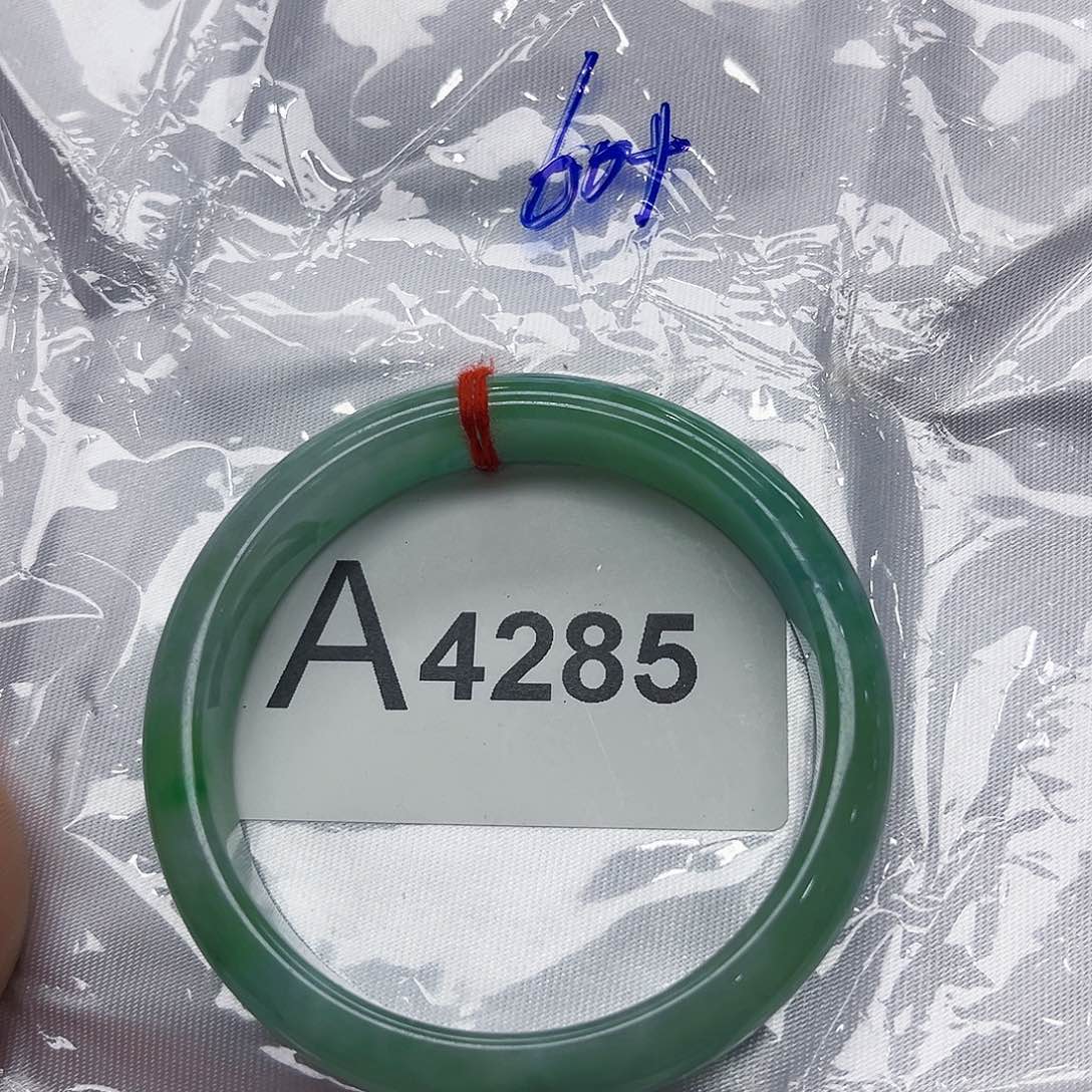 翡翠手镯未镶嵌多样性