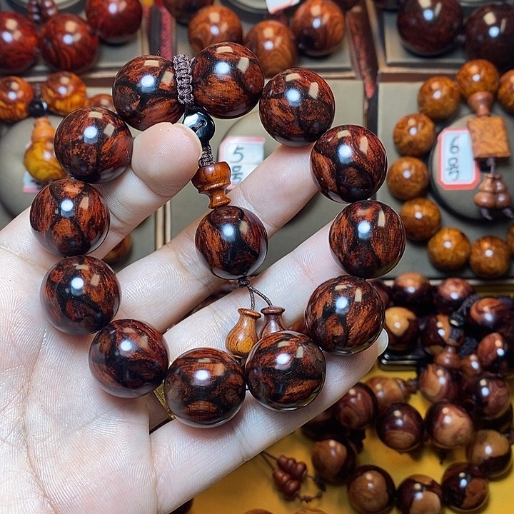 黄花梨/降香黄檀阿*呢2.0对眼鬼脸对眼