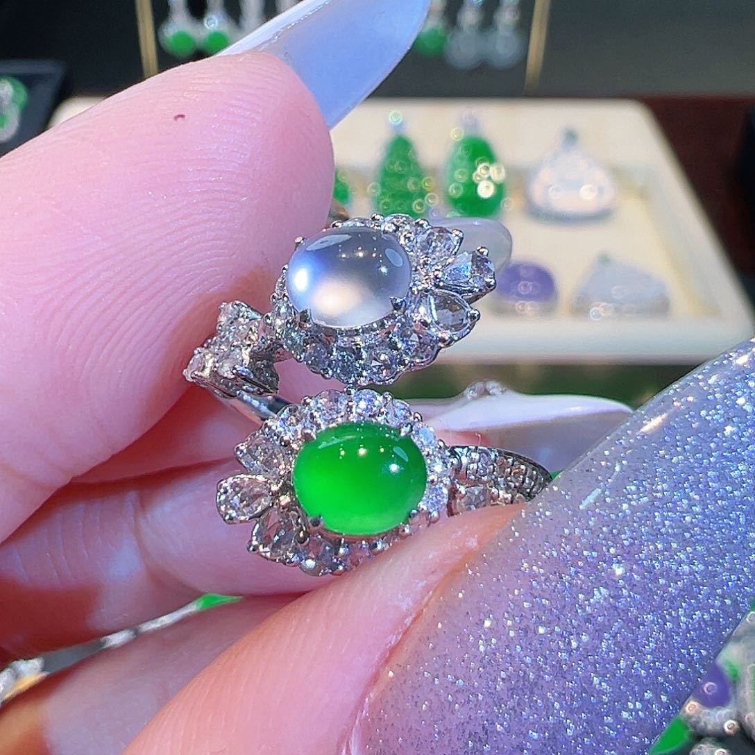 翡翠戒指18K金镶嵌翡翠