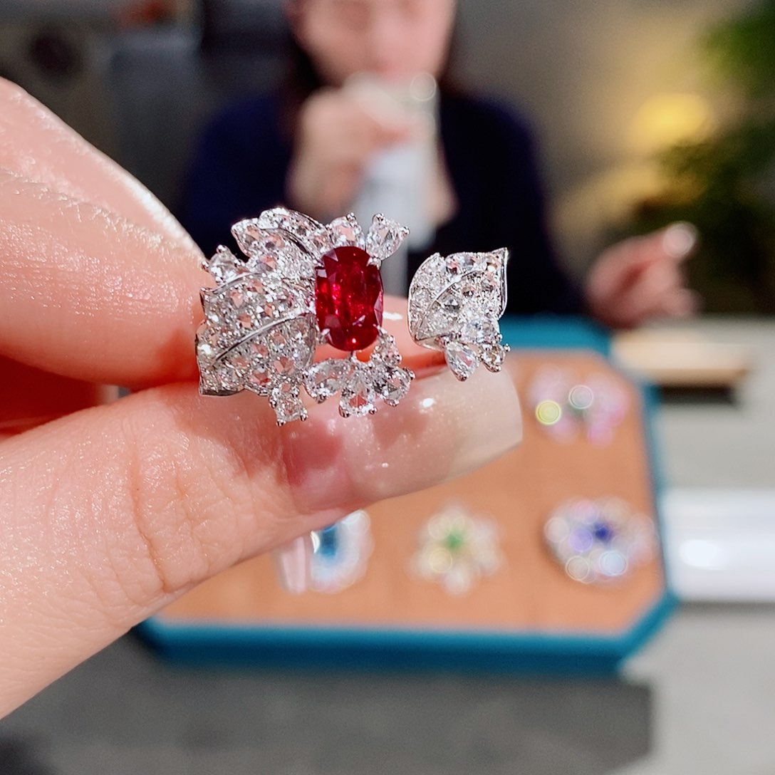 红宝石戒指18K金镶嵌1.01ct