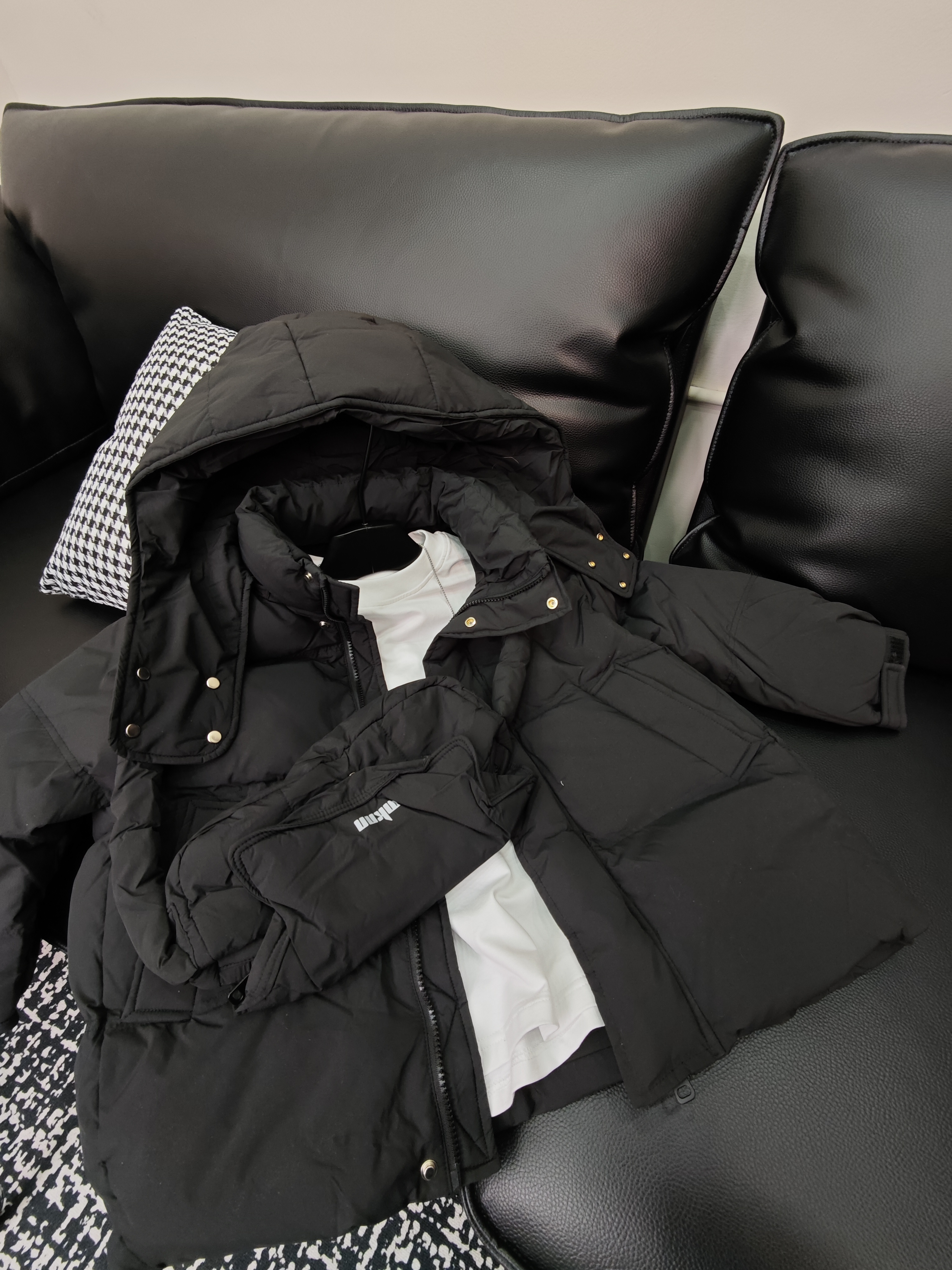 sisikids2025年冬简约加厚黑色羽绒服