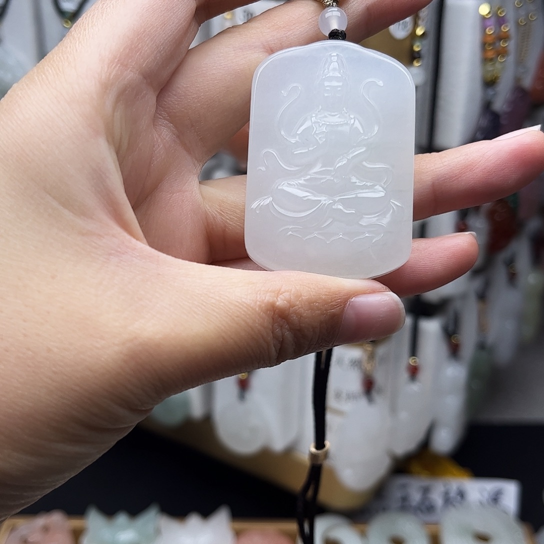 石英质玉未镶嵌颈饰