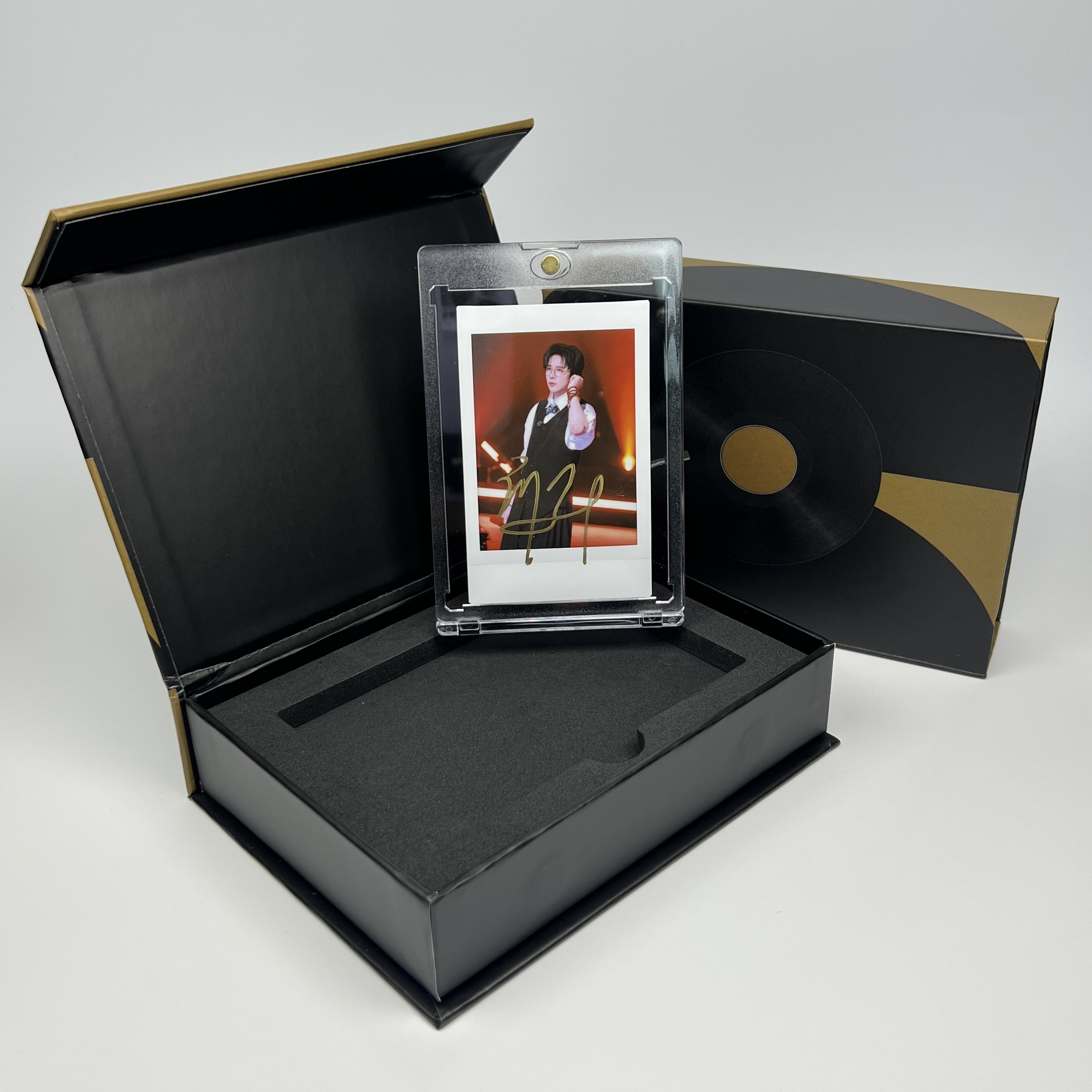 N5459刘宇宁 签名正品拍立得照片 白边