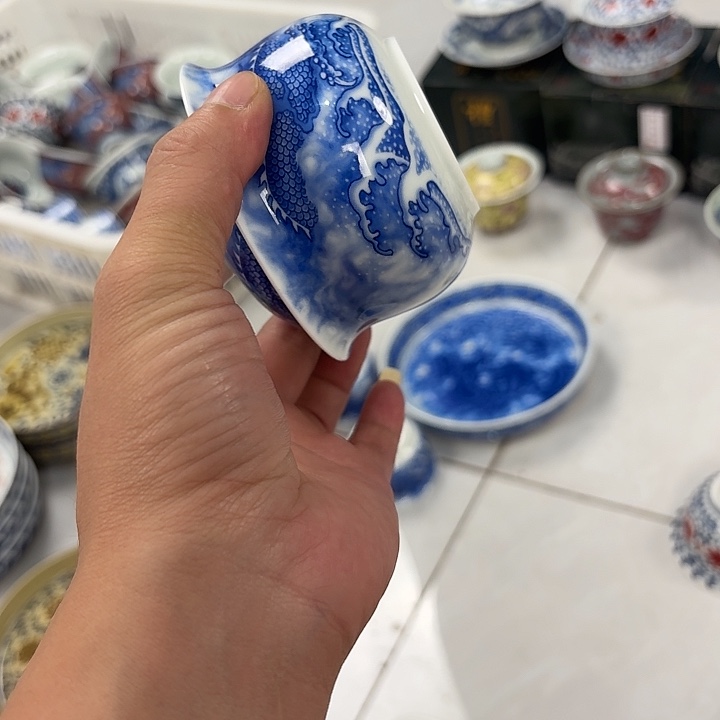 瓷片墨龙吸水二才布袋盖碗景德镇