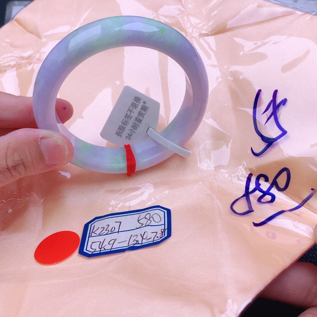 翡翠手镯未镶嵌翡翠