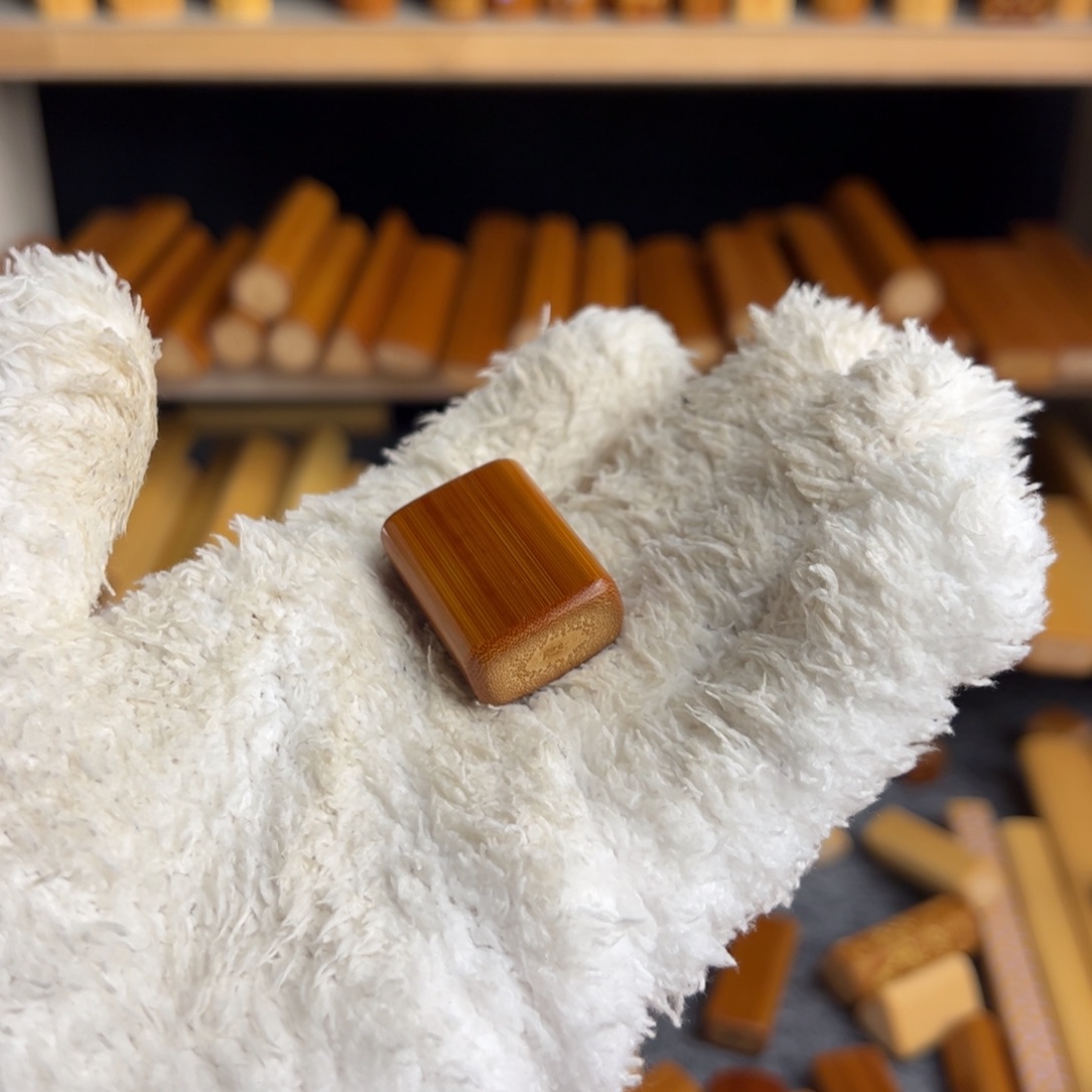 是***美红皮扁刻橡皮厚皮压手