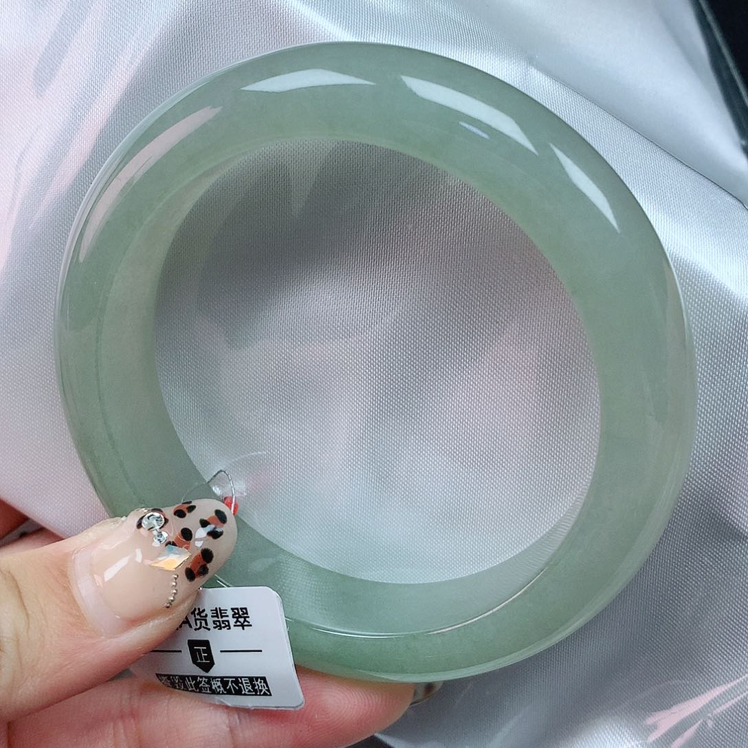 翡翠手镯未镶嵌56圈
