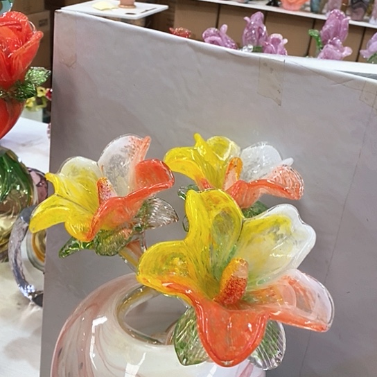 琉璃花瓶高45厘米宽9厘米