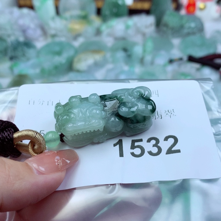 翡翠未镶嵌吊坠(不含链)