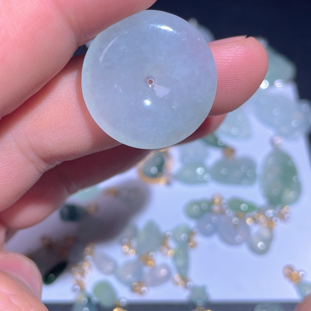 翡翠18K金镶嵌颈饰翡翠