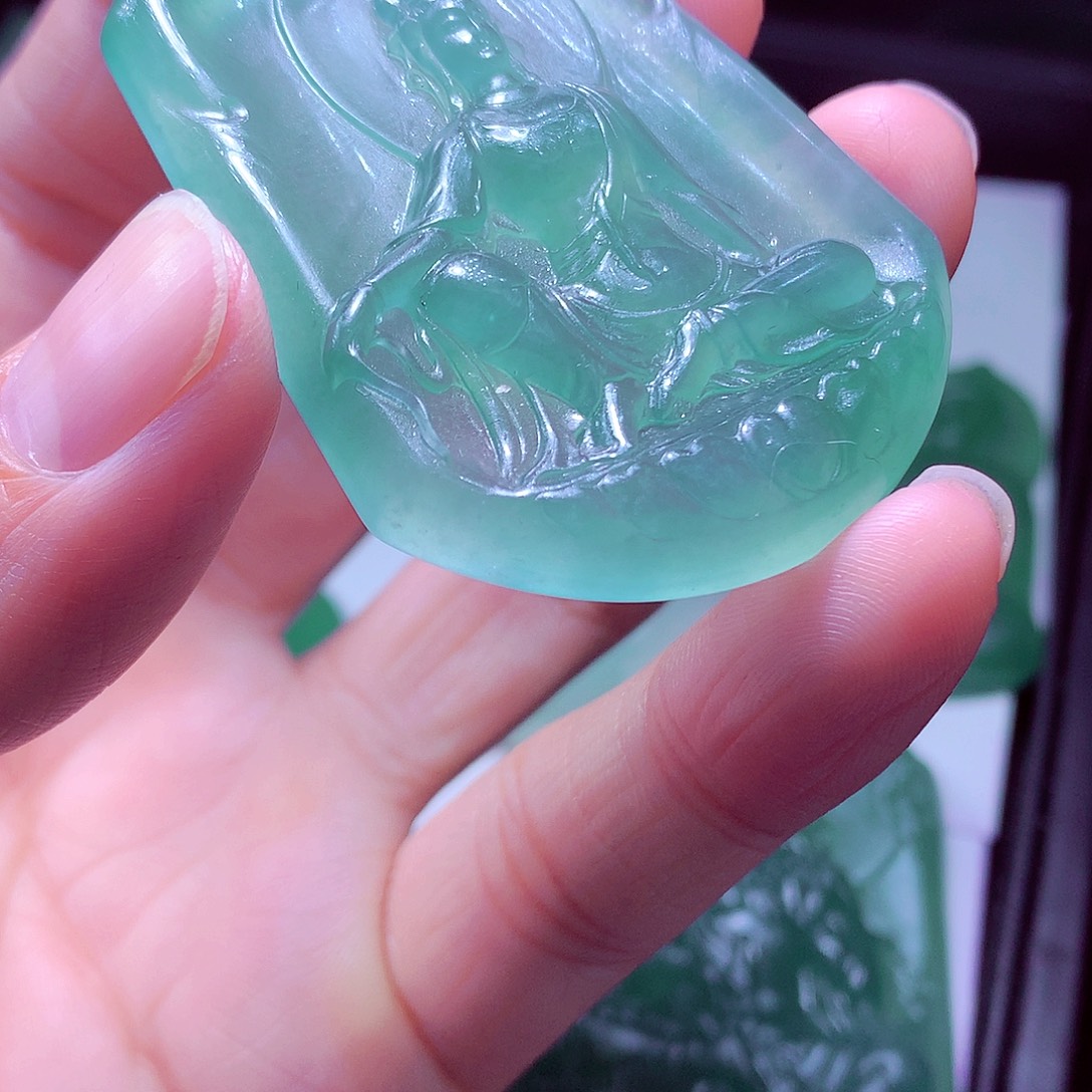 旷****定制翡翠未镶嵌天然翡翠A货毛货挂件