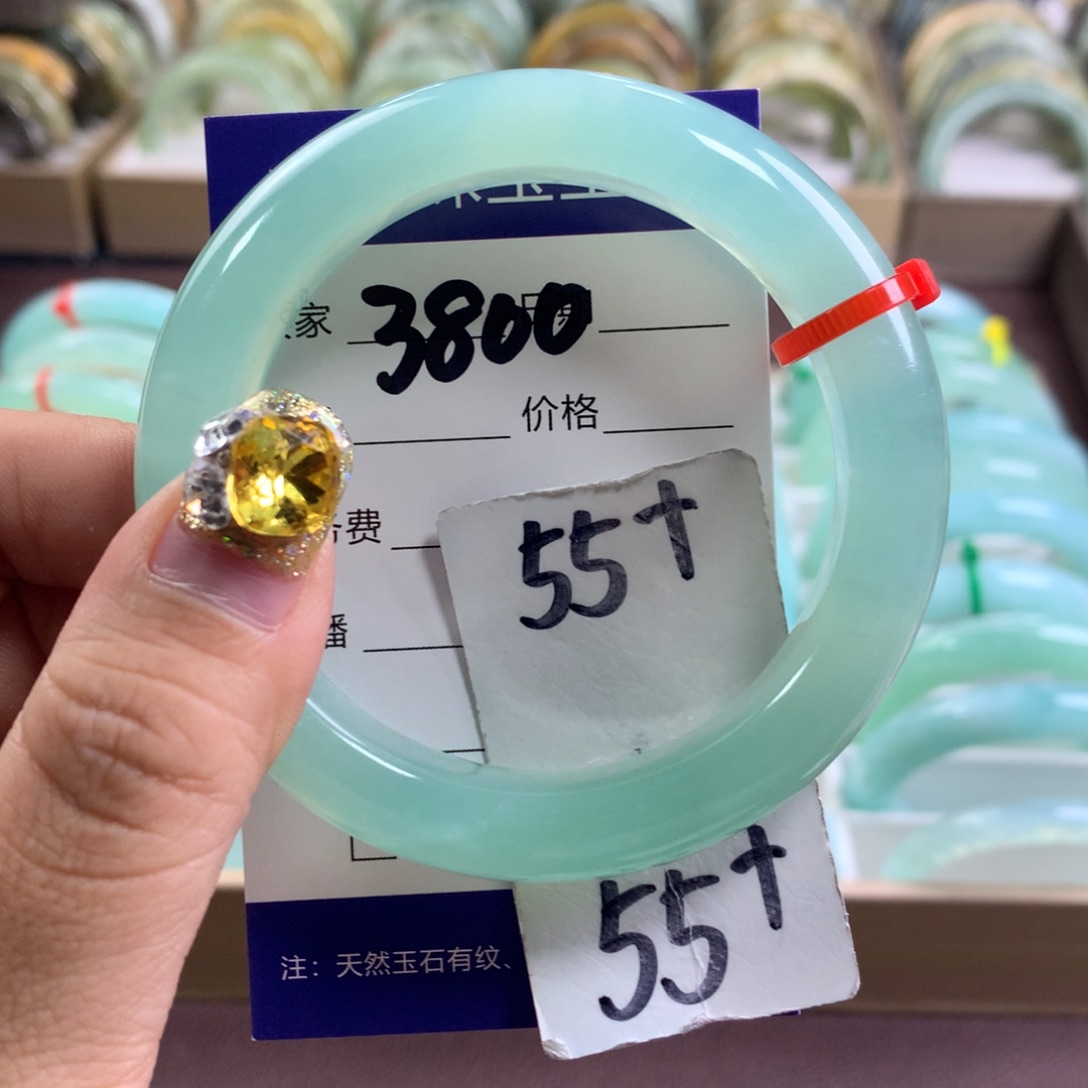 蛇纹石玉手镯未镶嵌3800