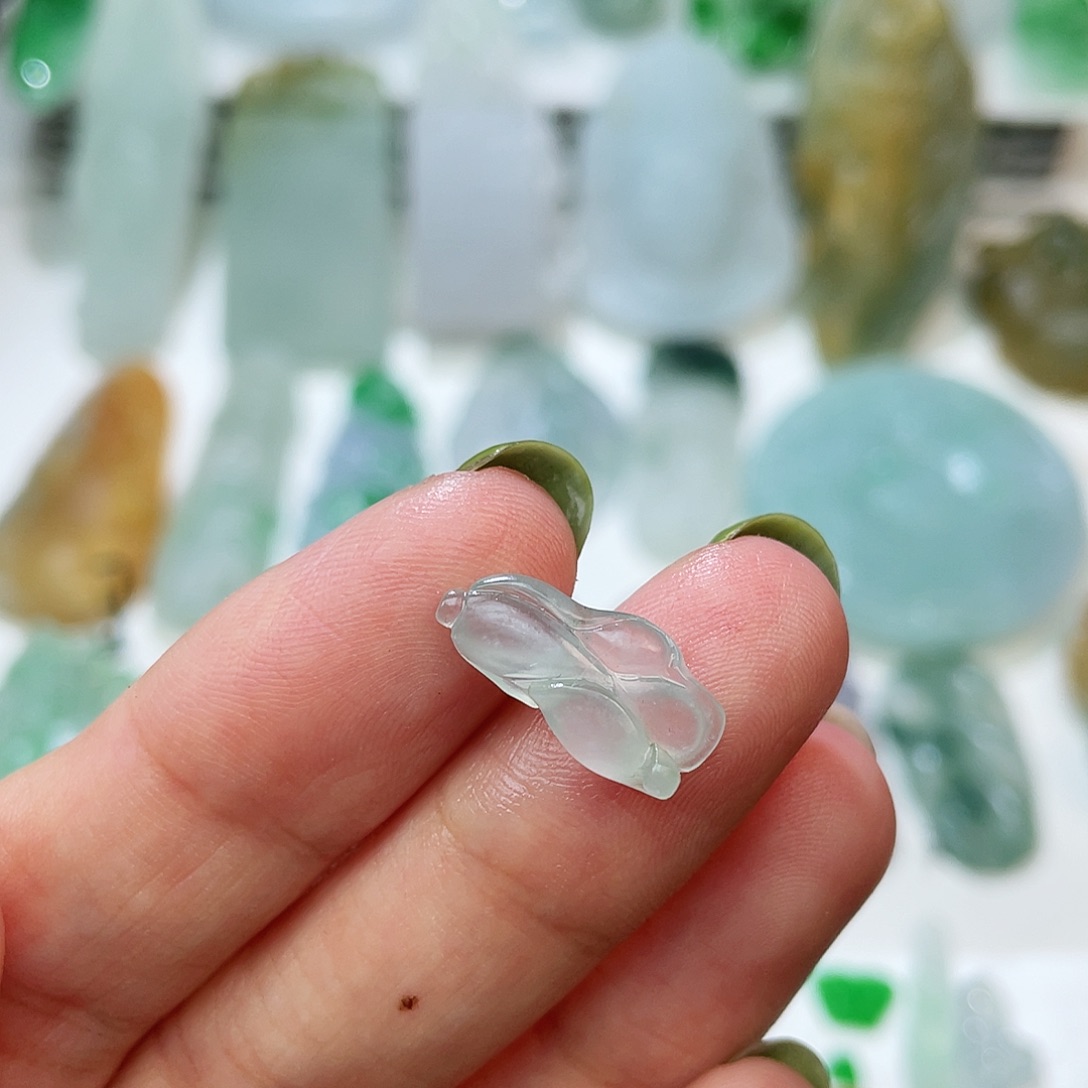 定制翡翠未镶嵌冰白菜