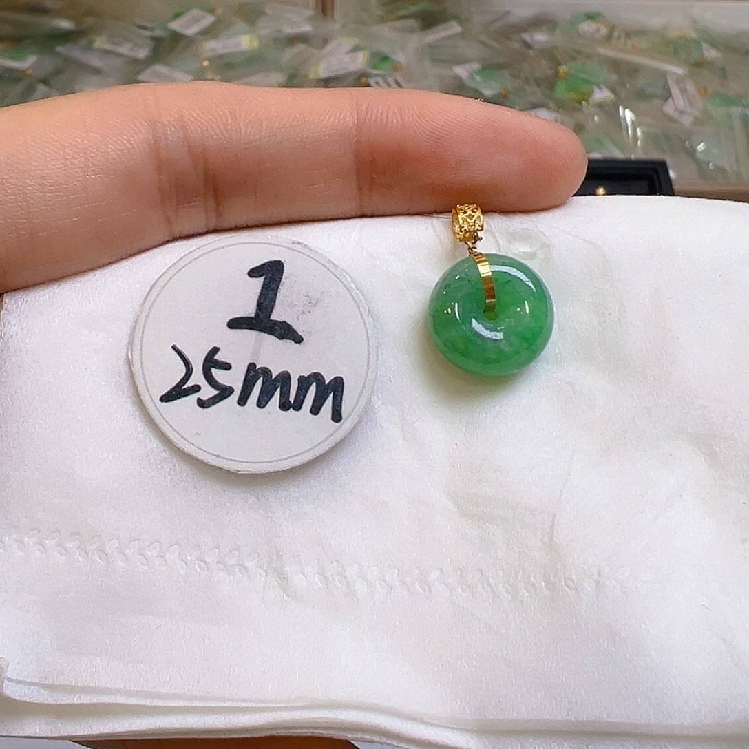 翡翠颈饰18K金镶嵌翡翠