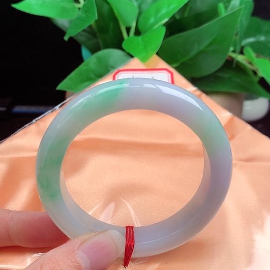 翡翠手镯未镶嵌      正圈55 春彩