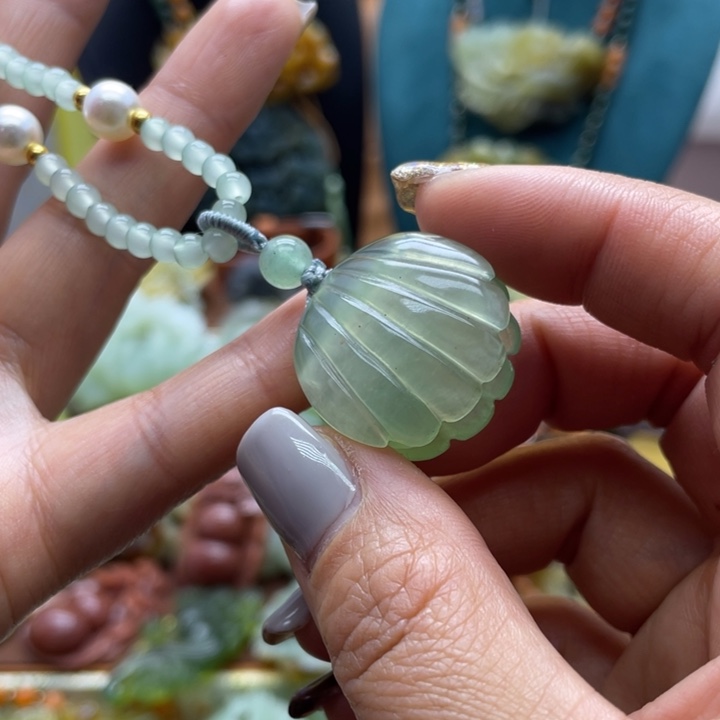 蛇纹石玉未镶嵌颈饰