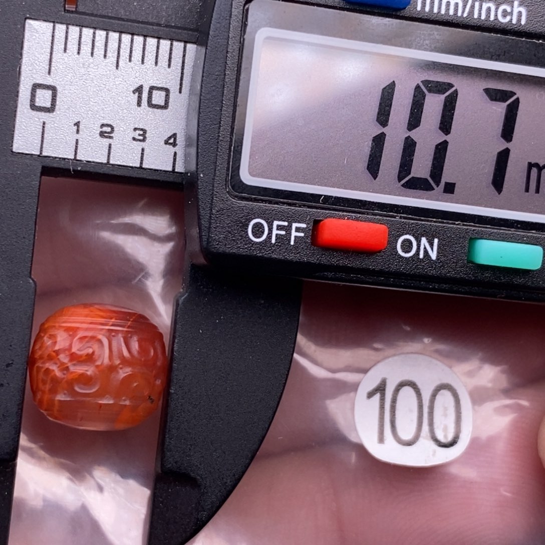 南红玛瑙未镶嵌配饰有瑕疵