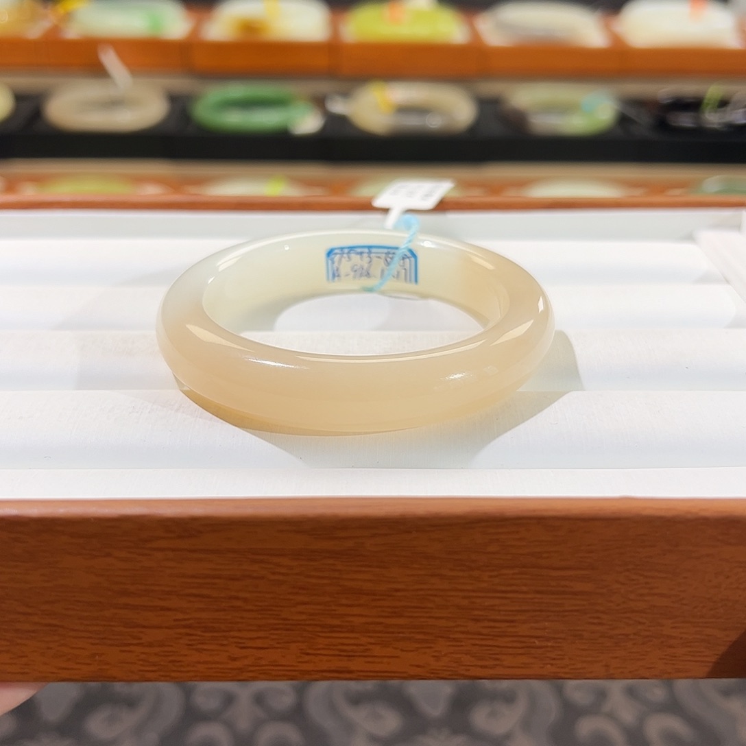 和田玉手镯未镶嵌月*