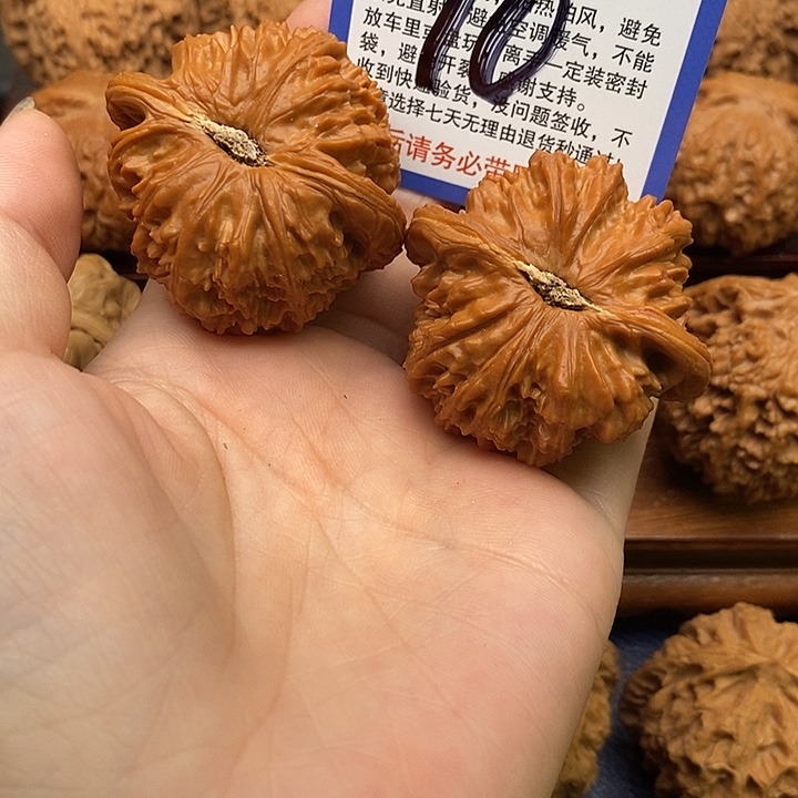 吊坠桃核白狮子头99