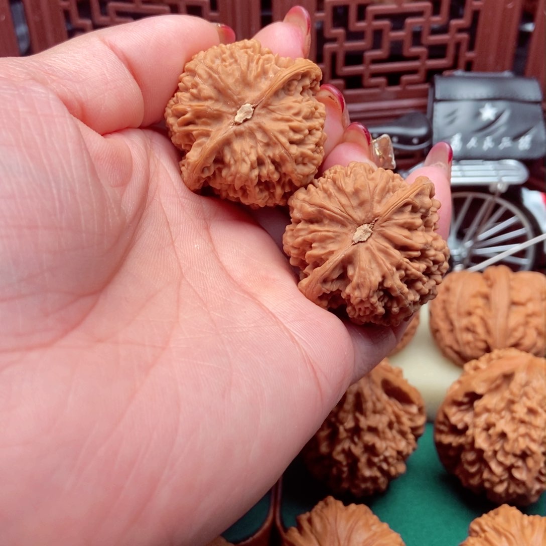 文玩核桃吊坠奔*霸满天星