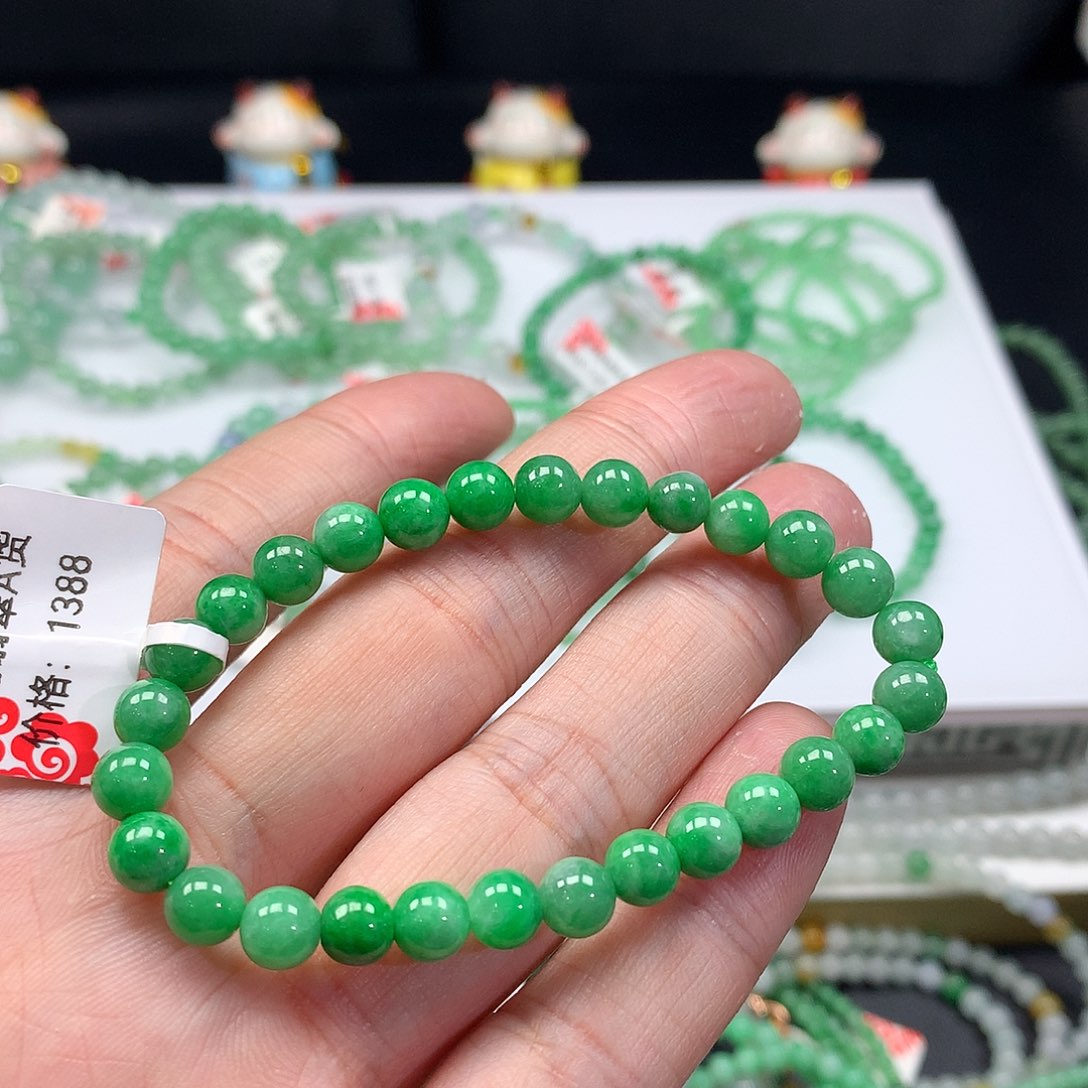 翡翠颈饰未镶嵌自*翡翠