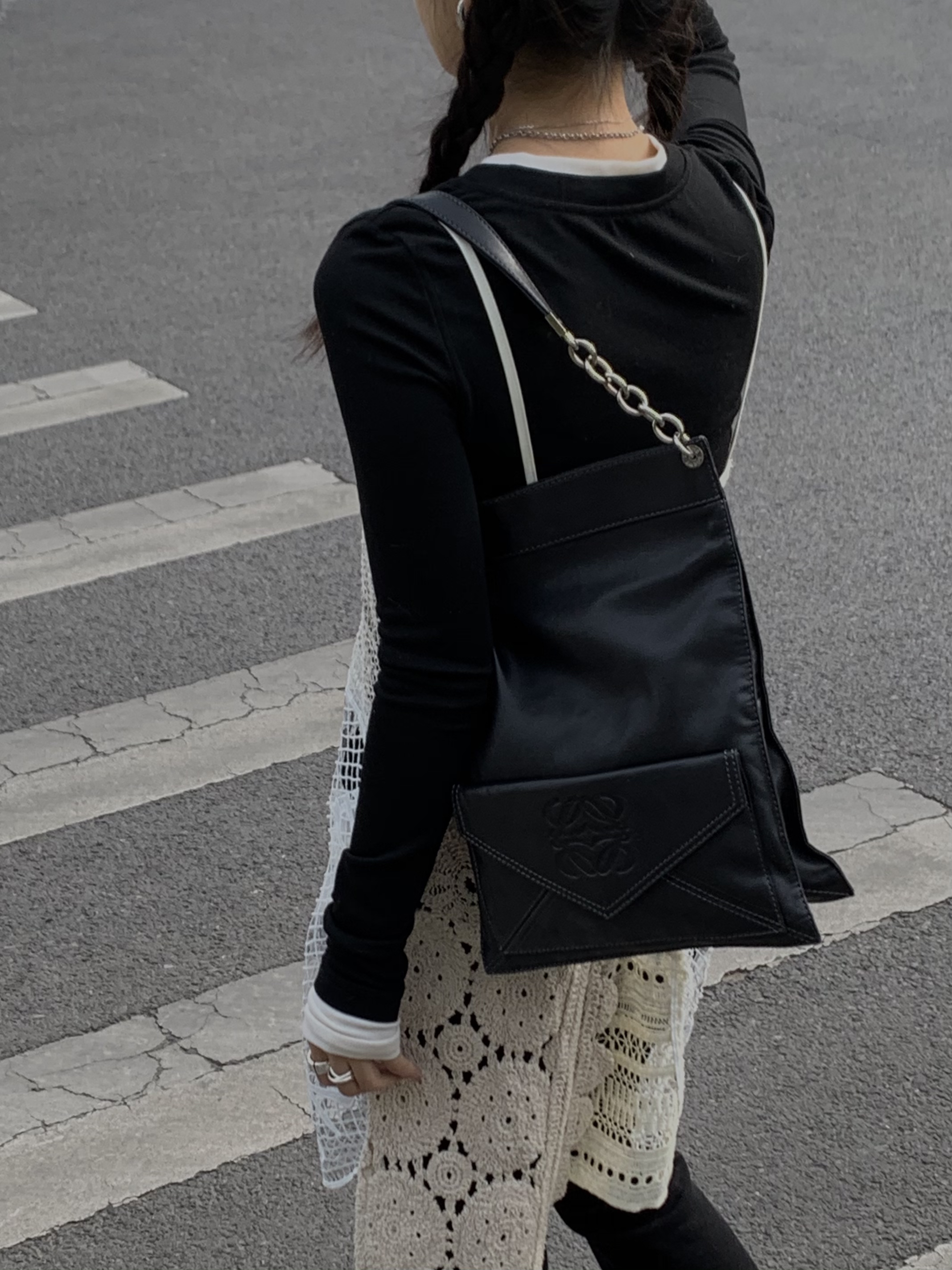 95新 LOEWE/罗意威 0黑色羊皮超柔软单肩包