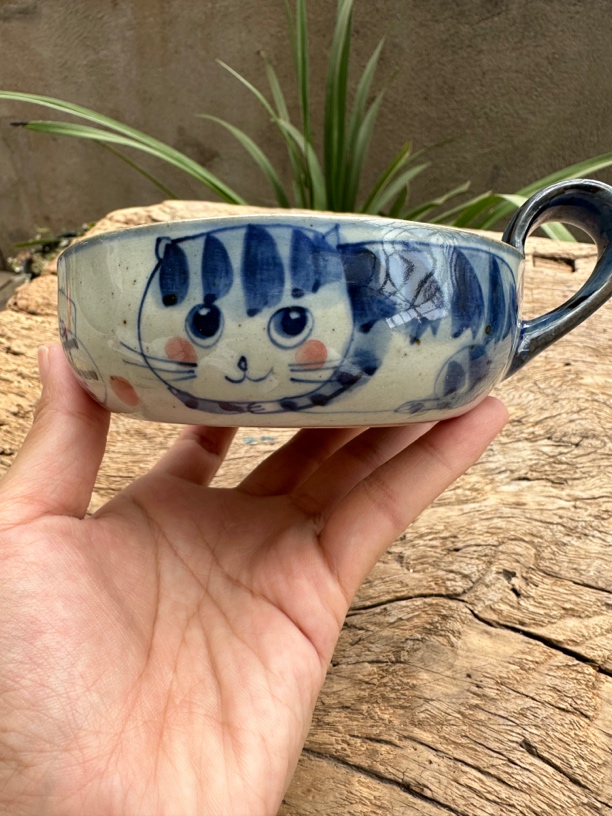 【近山古美】高温手绘釉下青花茶猫把手碗