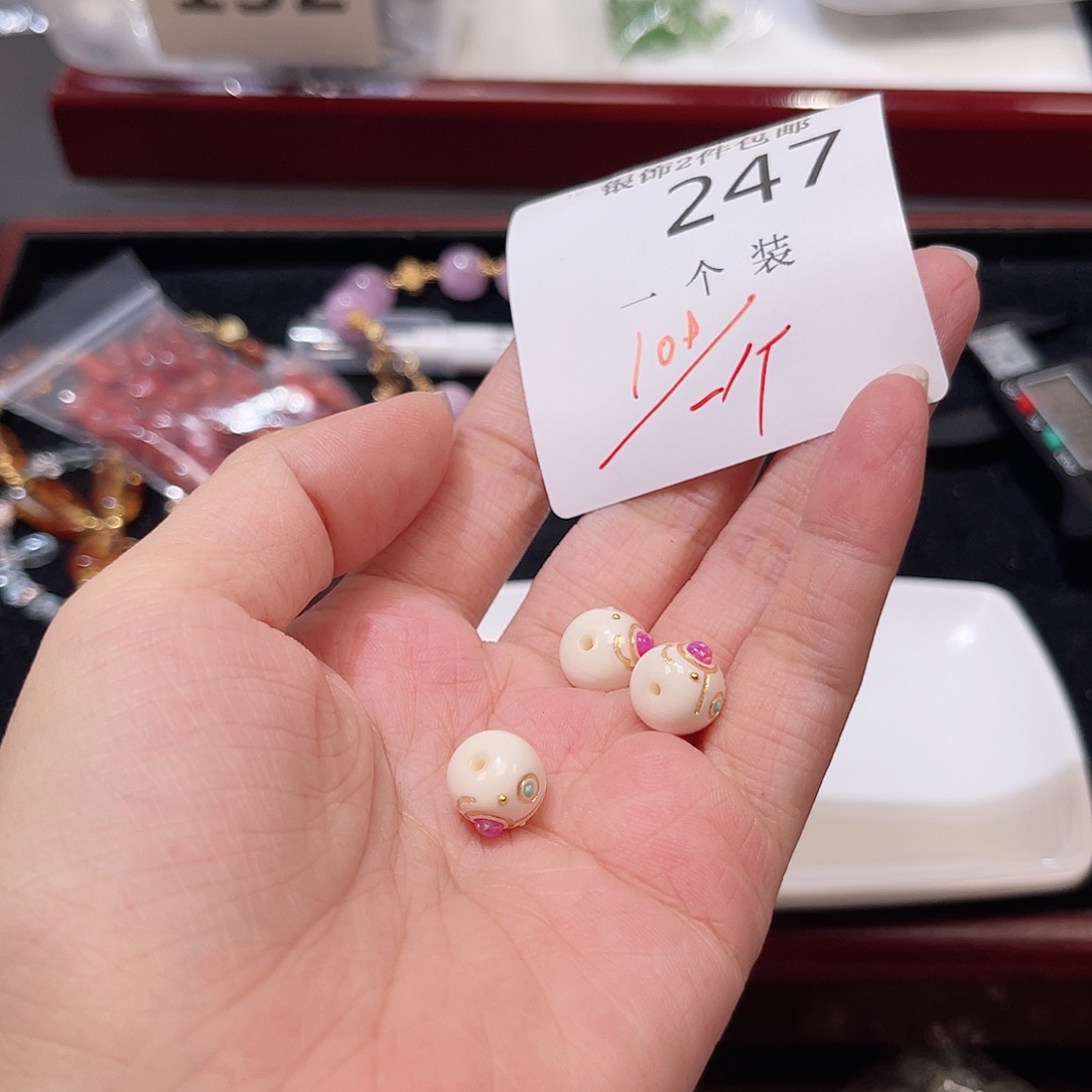 水晶未镶嵌珠宝半成品247 。        