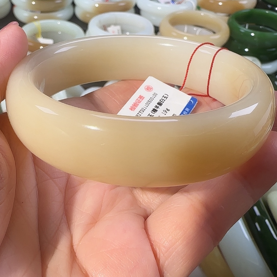 和田玉未镶嵌手镯