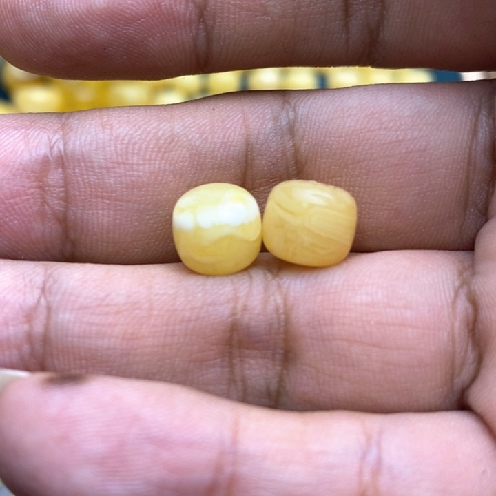 琥珀裸石未镶嵌48号9.8*8.6和9.5*8.4老型2颗