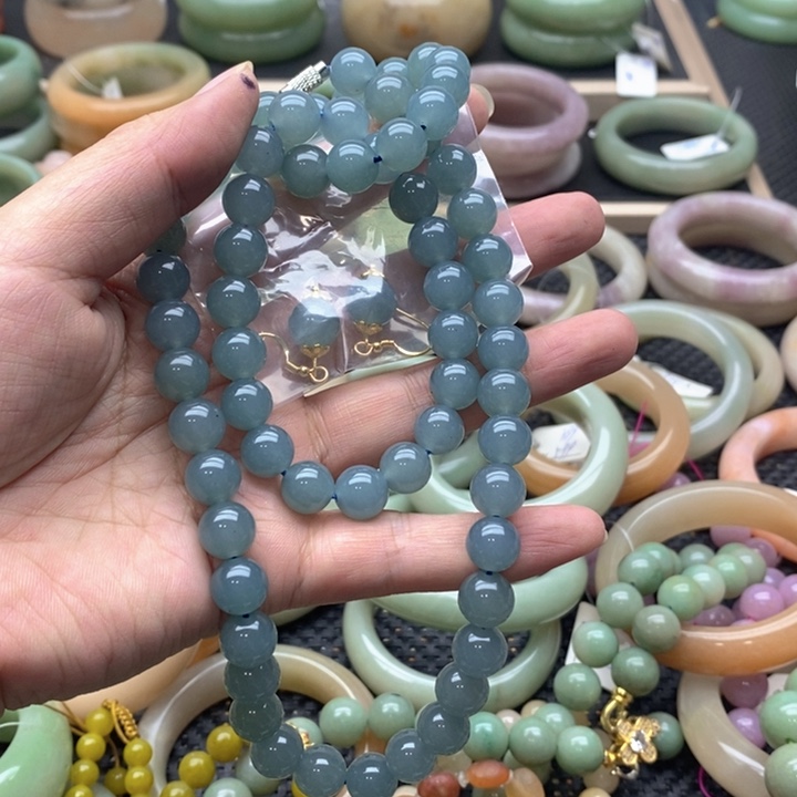 石英质玉合金颈饰