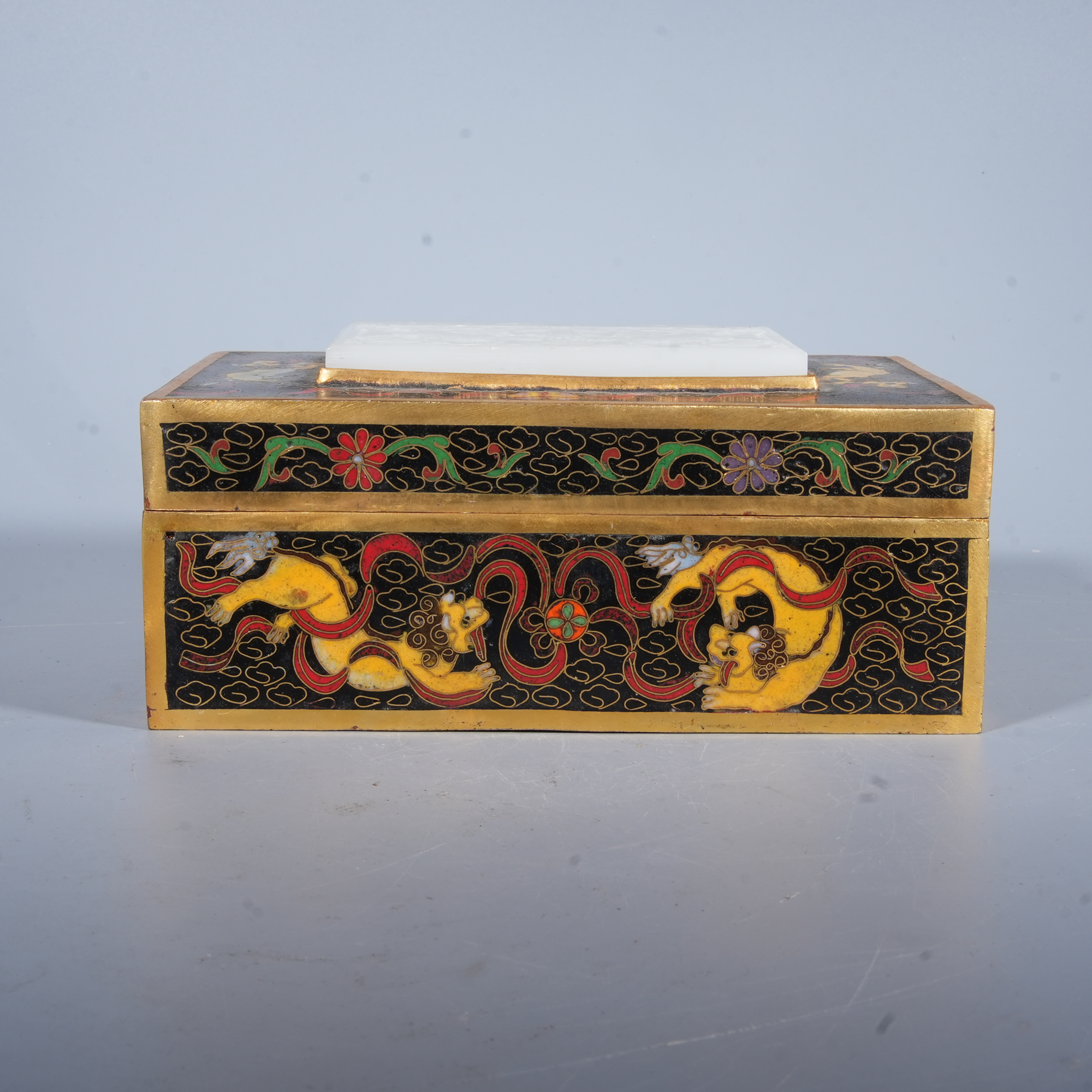 Tgz26 清代 景泰蓝花卉纹瑞兽盖盒