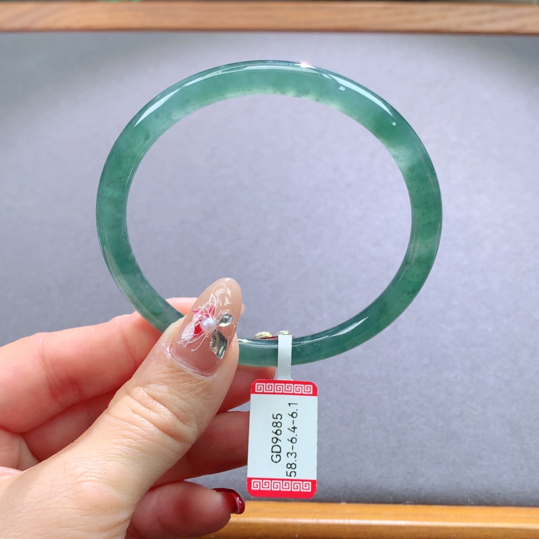 翡翠手镯未镶嵌天然翡翠手镯叮当镯