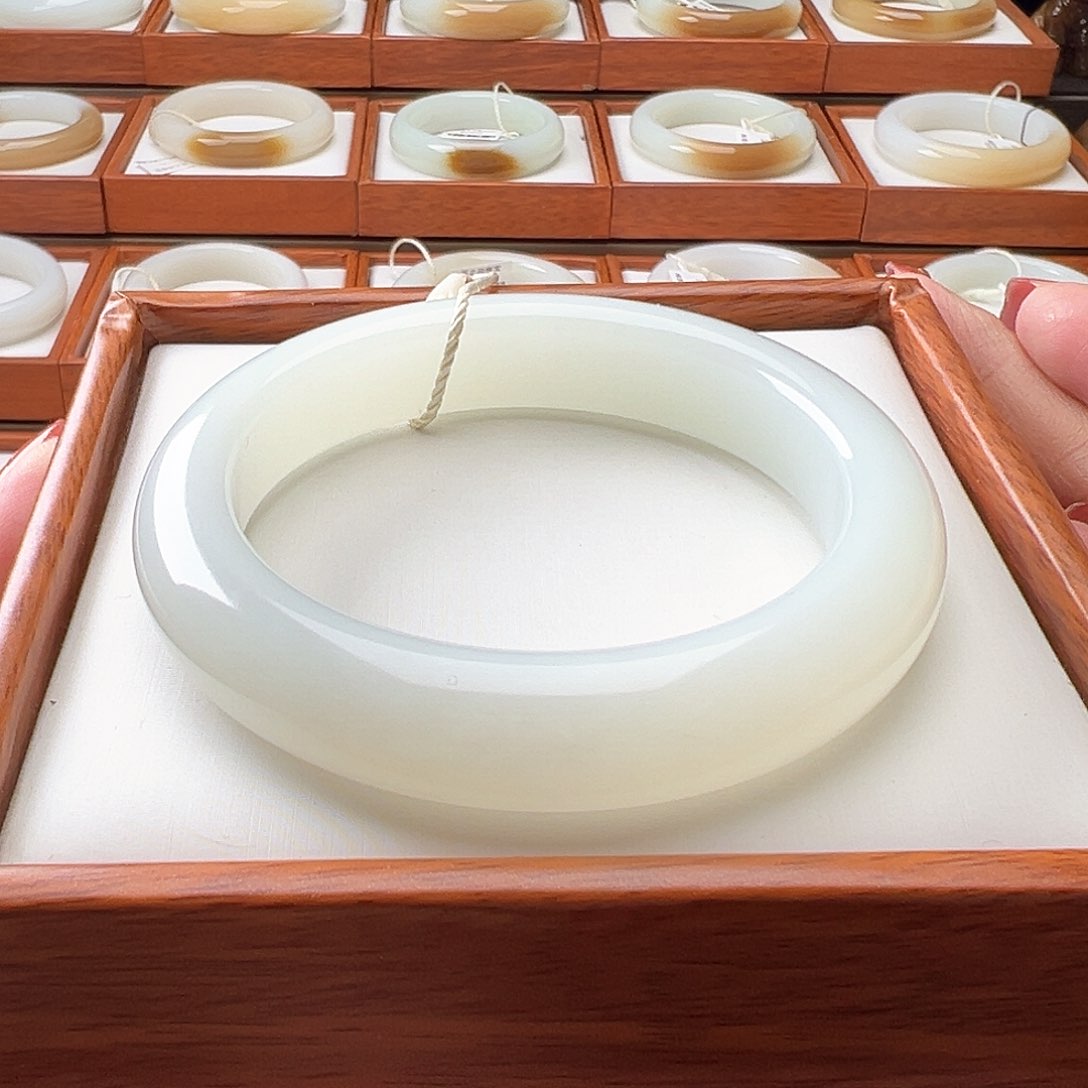 和田玉手镯未镶嵌55