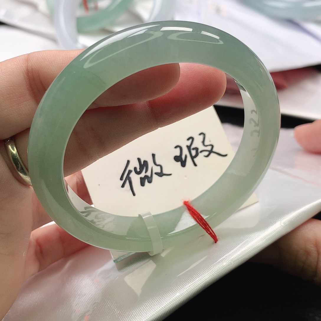 阳***馆翡翠未镶嵌手镯缅甸54