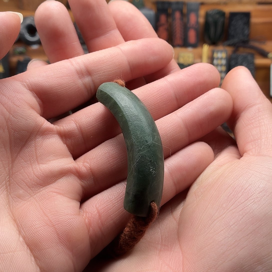 皖***间和田玉未镶嵌颈饰