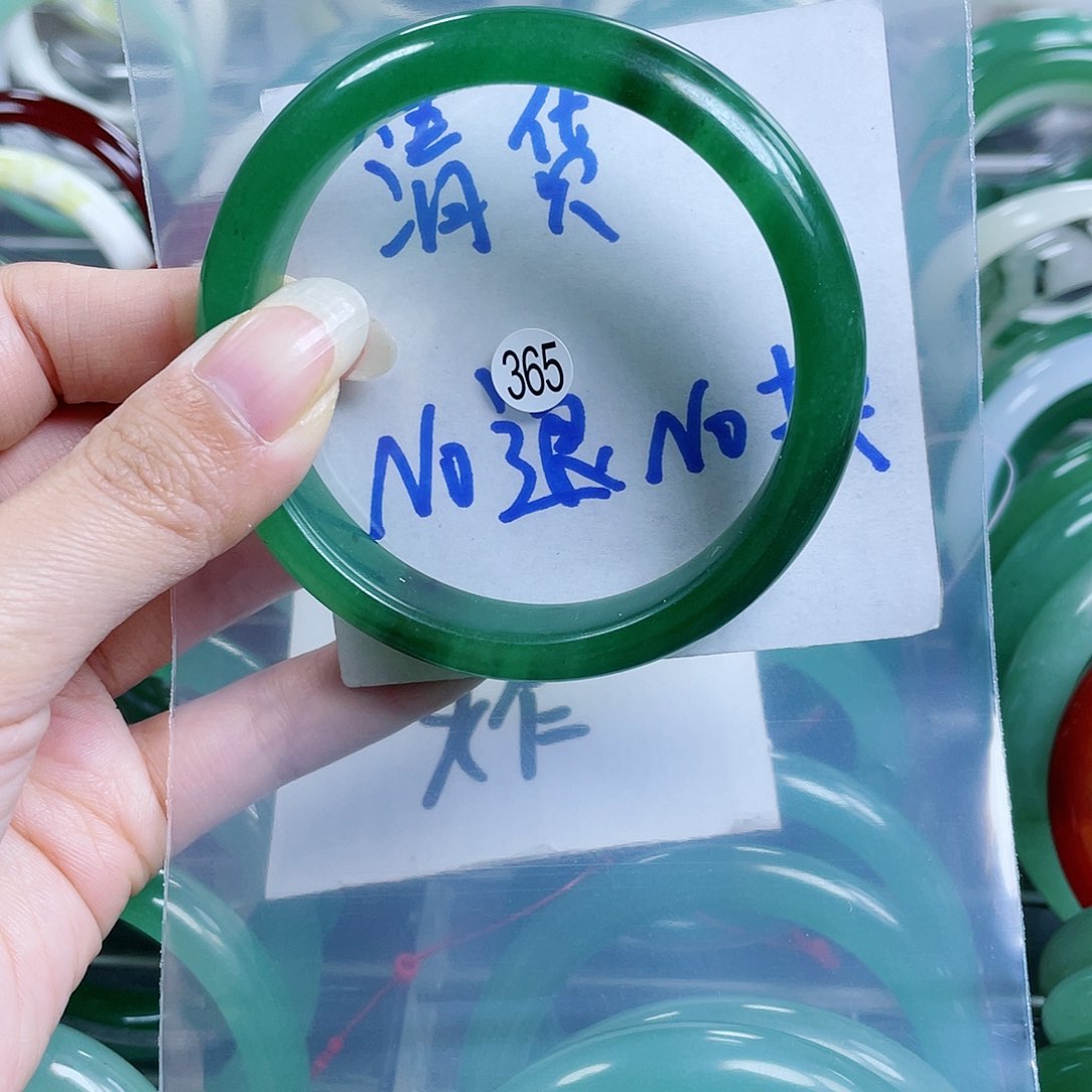 【闪购商品】石英质玉手镯未镶嵌6061 