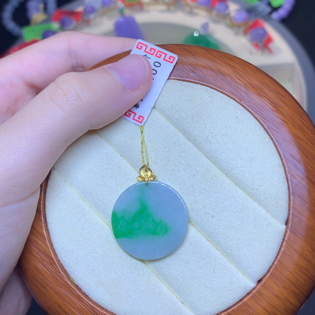 翡翠18K金镶嵌颈饰天然