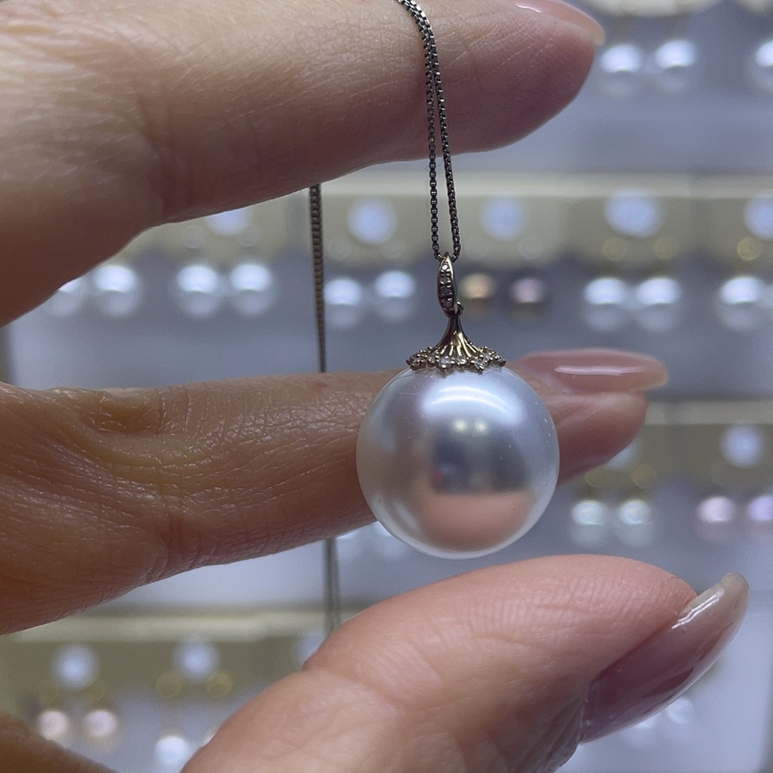 淡水珍珠18K金镶嵌颈饰