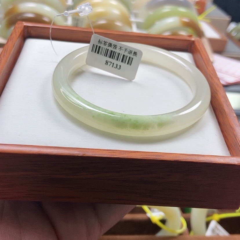 【闪购商品】和田玉手镯未镶嵌55